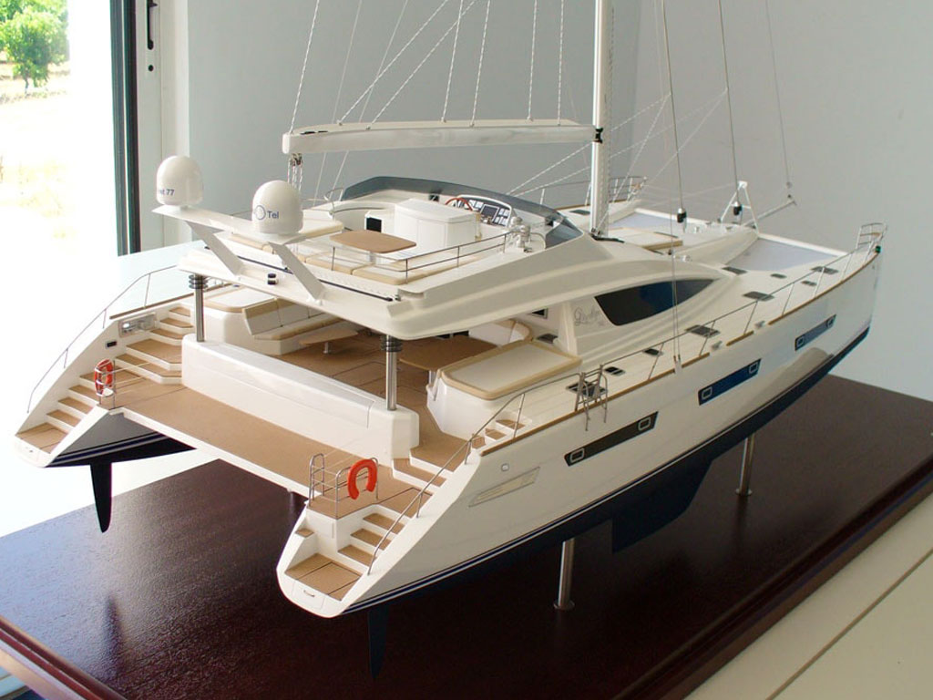 Maquette du catamaran Alliaura 745