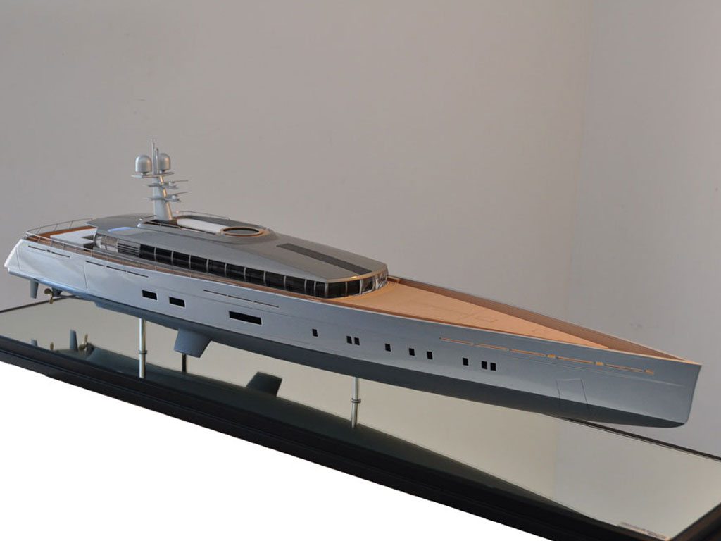 Maquette du yacht BRIAND 200 pont