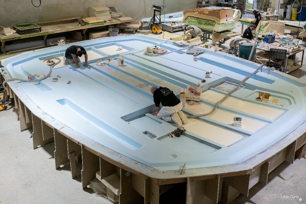 fabrication d'un moule de hard top de catamaran en polyester atelier formes et volumes 17440 aytré